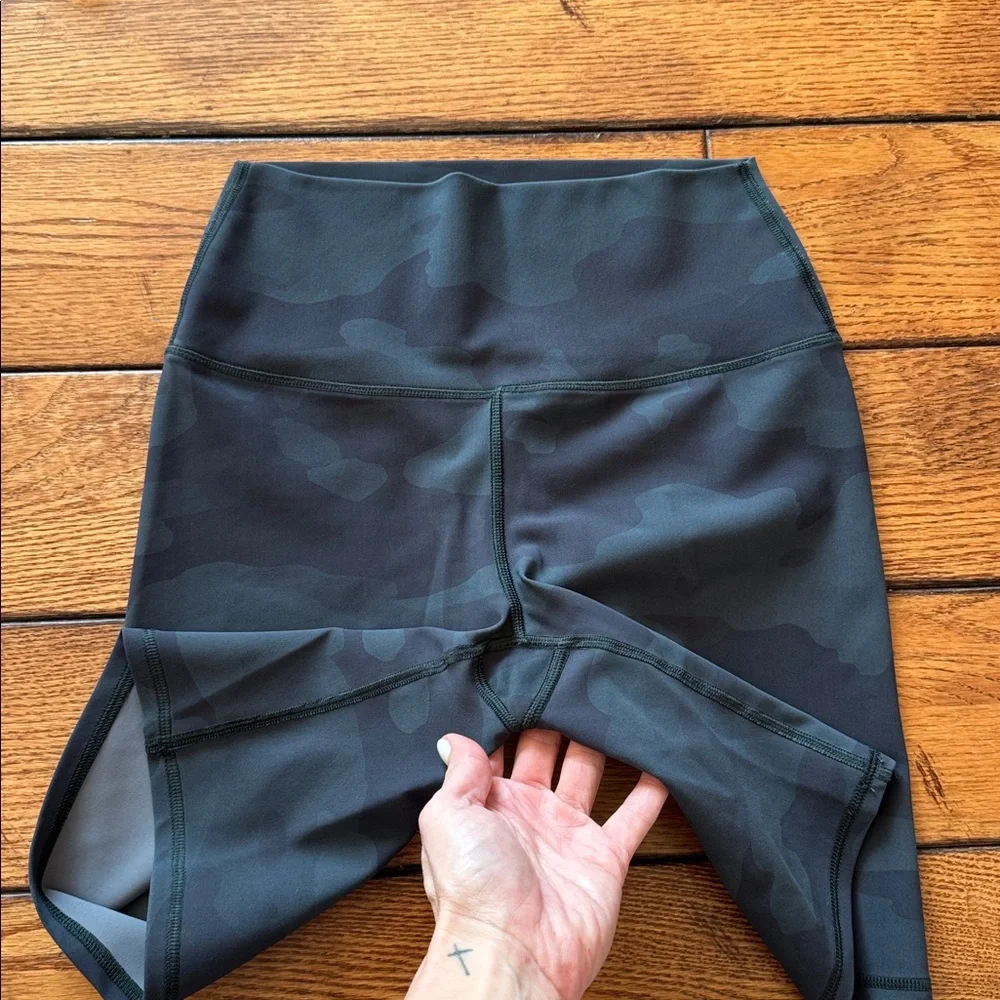 ALO‎ Yoga Vapor Camouflage High Waist Biker Shorts Black Sz Small Workout Gym